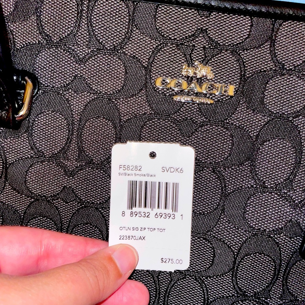 🚫SOLD🚫🤍🖤COACH SIGNATURE ZIP TOP TOTE 🖤🤍